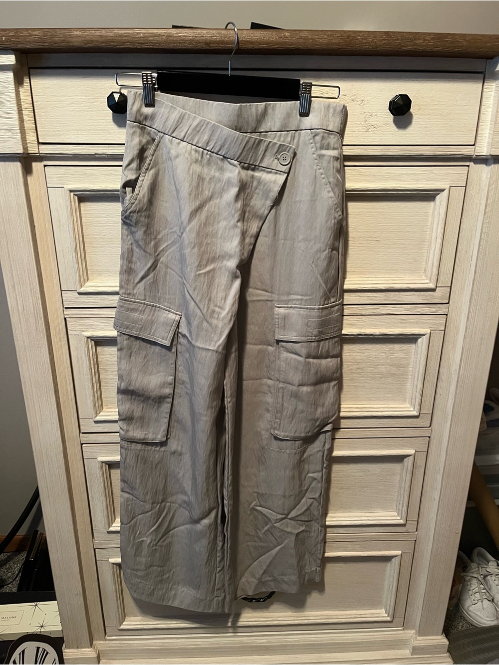 Zara Wide-Leg Cargo Pants in Light Gray